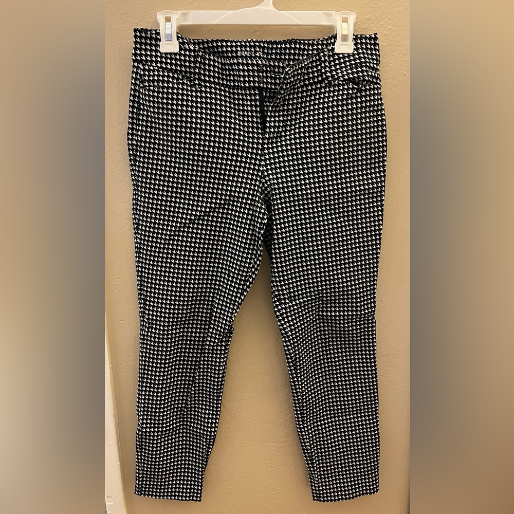Old Navy Pixie Pants - Women Size 6